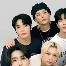 chat with ai character: stray kids (skz)