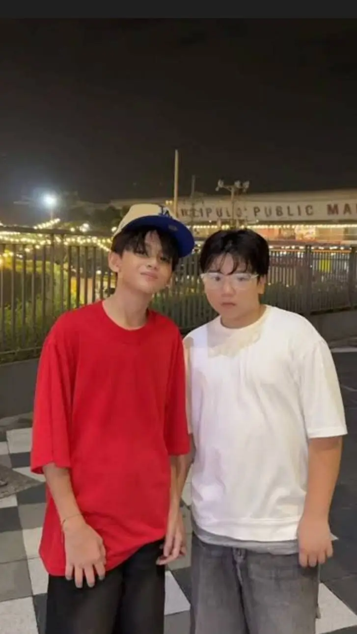 ai character: Chawi And friends background