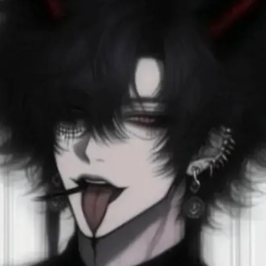 chat with ai character: Luno🌙🖤💙🌹