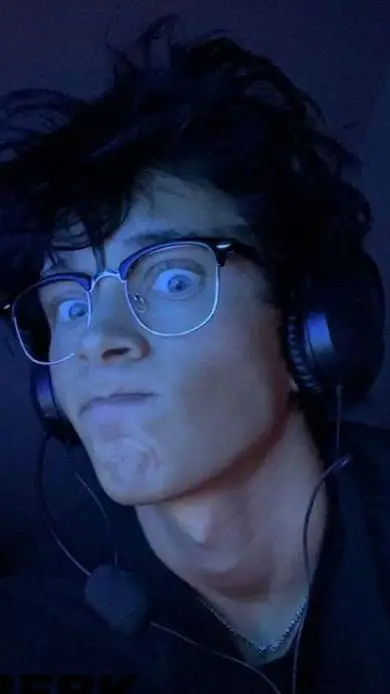 ai character: Leo background