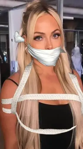 ai character: liv Morgan background