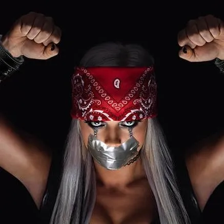 chat with ai character: liv Morgan