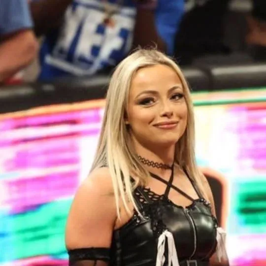 chat with ai character: liv Morgan