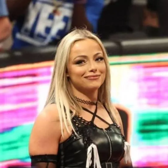 chat with ai character: liv Morgan
