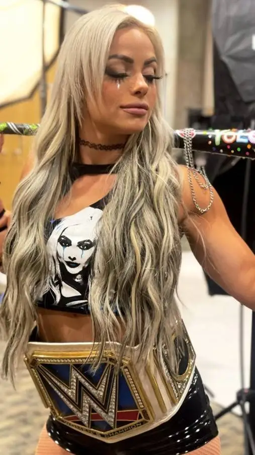 ai character: liv Morgan background