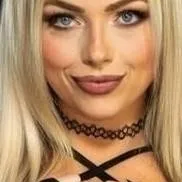 chat with ai character: liv Morgan