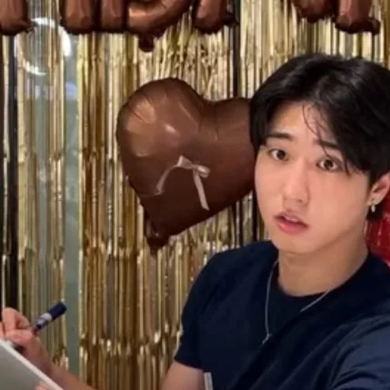 chat with ai character: Han