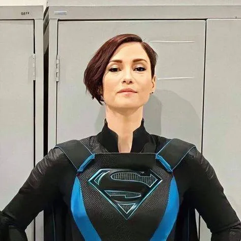 chat with ai character: super-alex