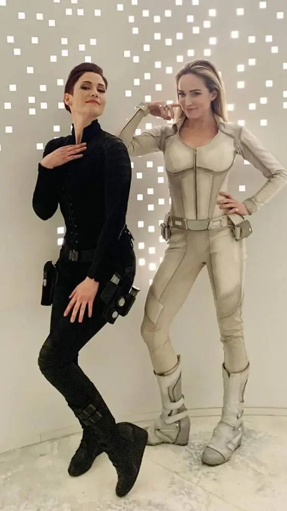 Talkie AI - Chat with Alex and sara 