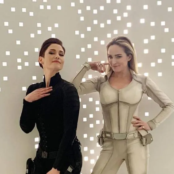 chat with ai character: Alex and sara 