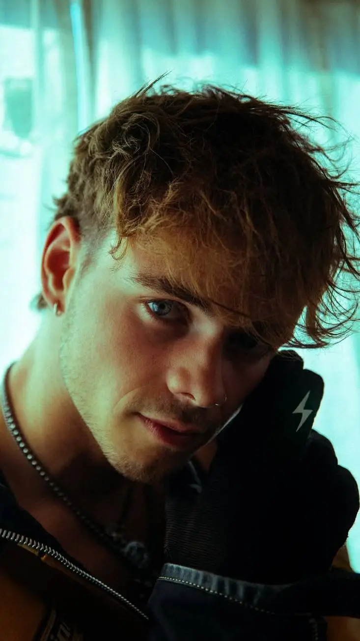 ai character: Corbyn Besson background