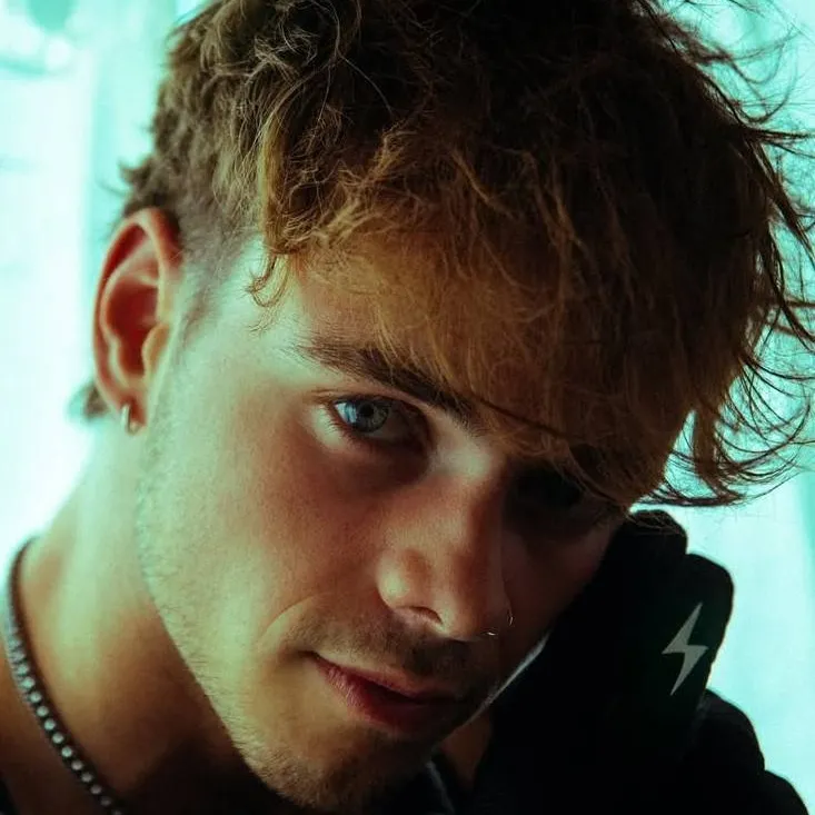 chat with ai character: Corbyn Besson