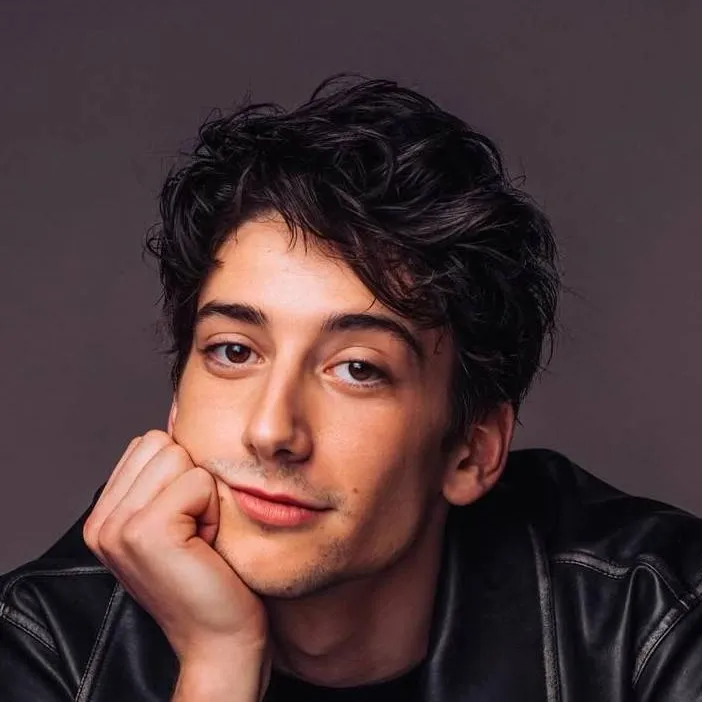 chat with ai character: Milo Manheim