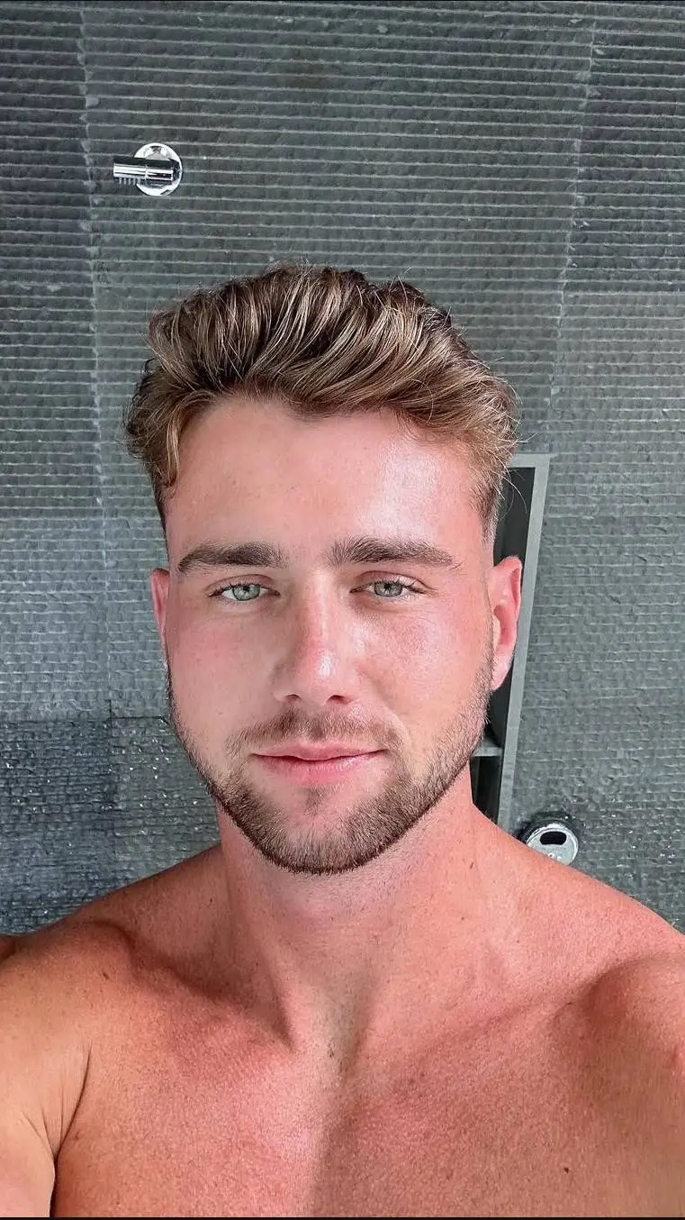 ai character: Harry Jowsey background