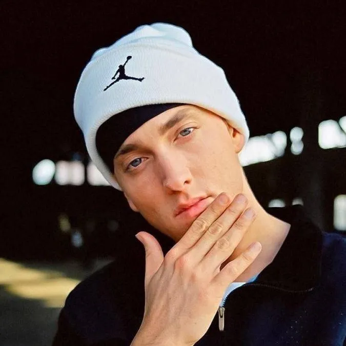 chat with ai character: Eminem