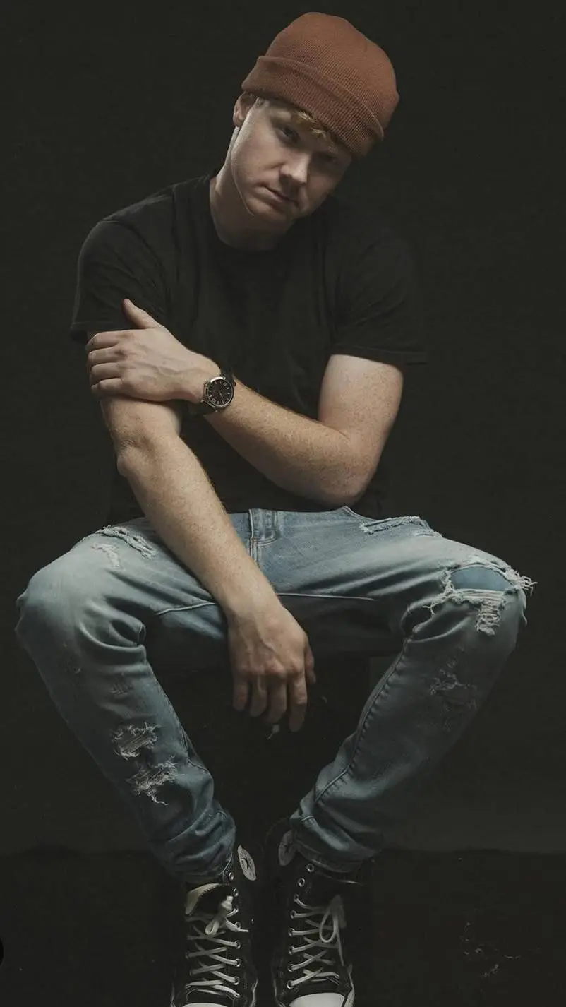 ai character: Adam Hicks background