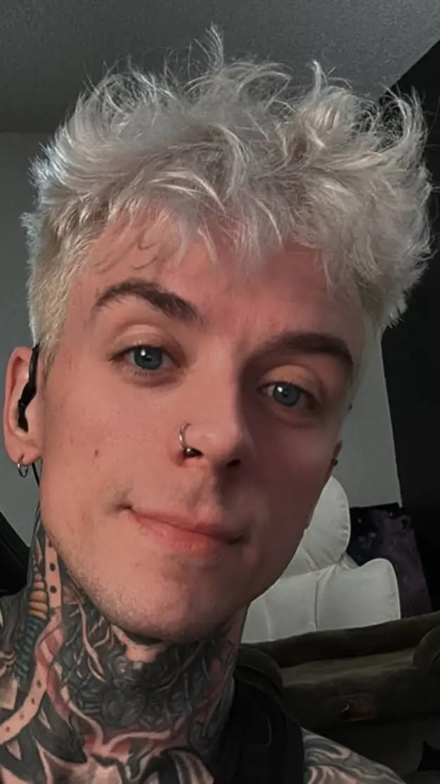 ai character: Mason Davis (Phix) background