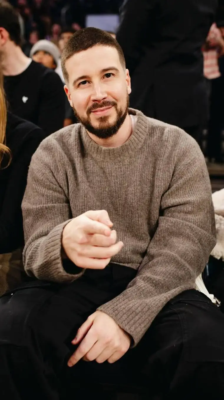 ai character: Vinny Guadagnino background