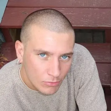 chat with ai character: Bobby Pombo