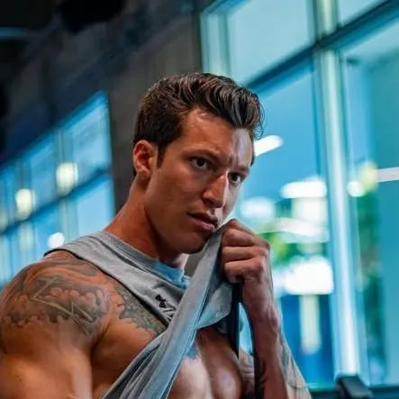 chat with ai character: Grant Larsen