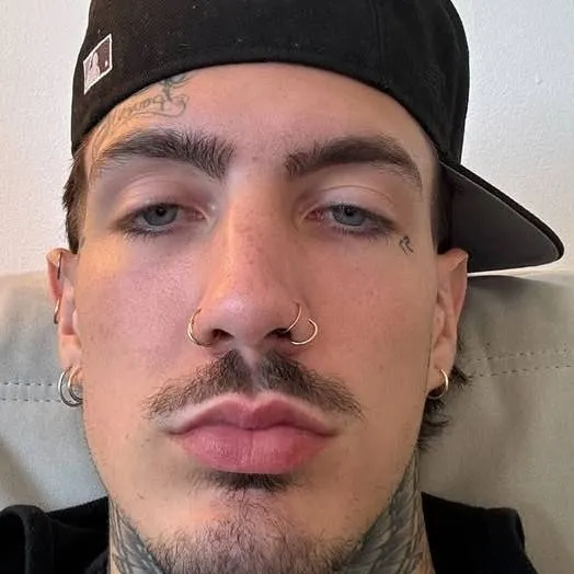 chat with ai character: Dean Lauer