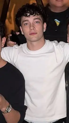 ai character: Luca Schaefer background