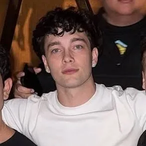 chat with ai character: Luca Schaefer