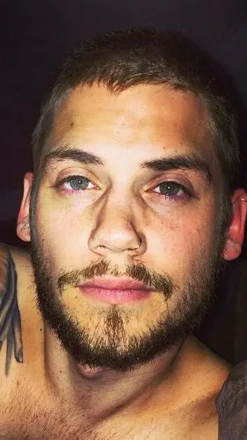 ai character: Tony Oller background