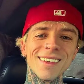 chat with ai character: Mason Davis (Phix)