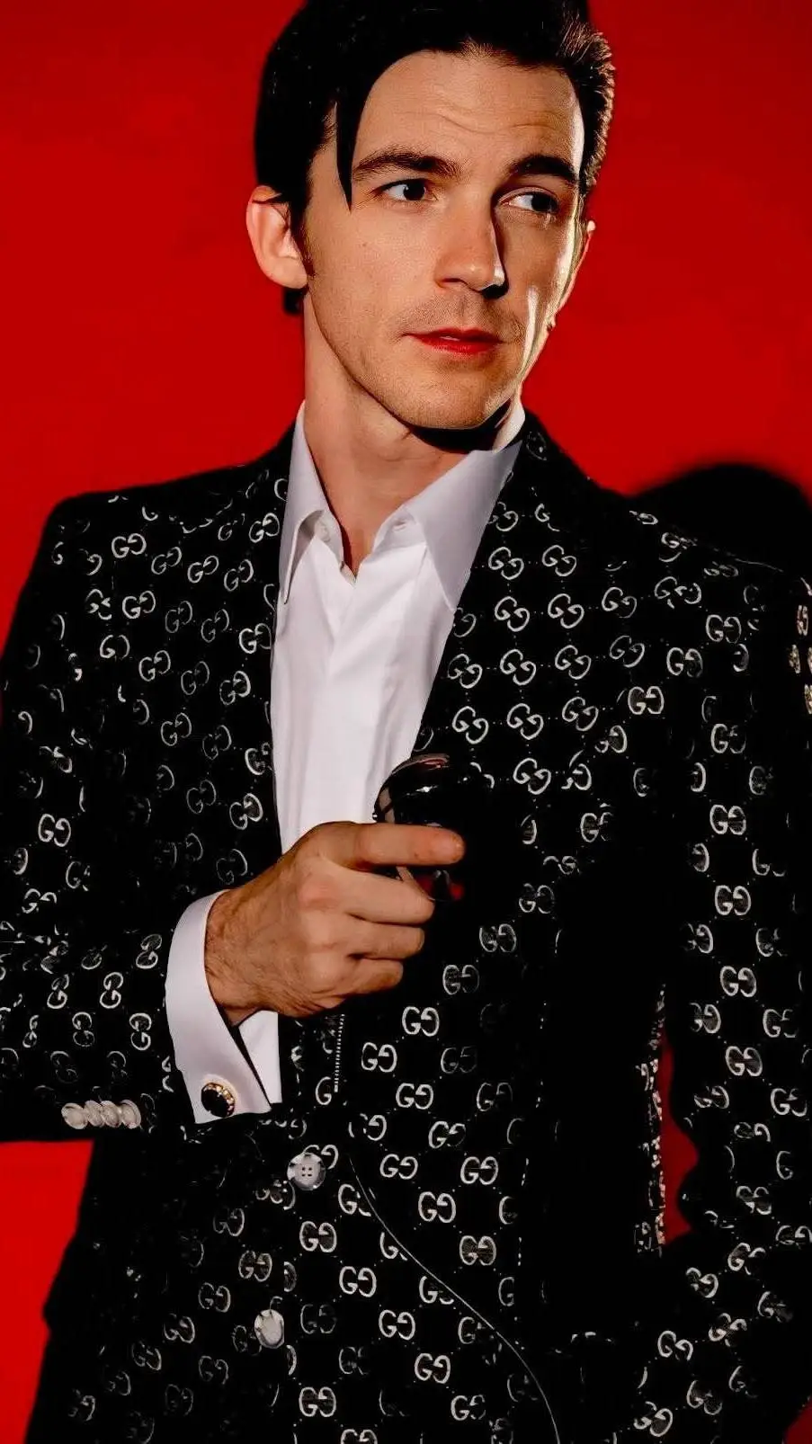 ai character: Drake Bell background