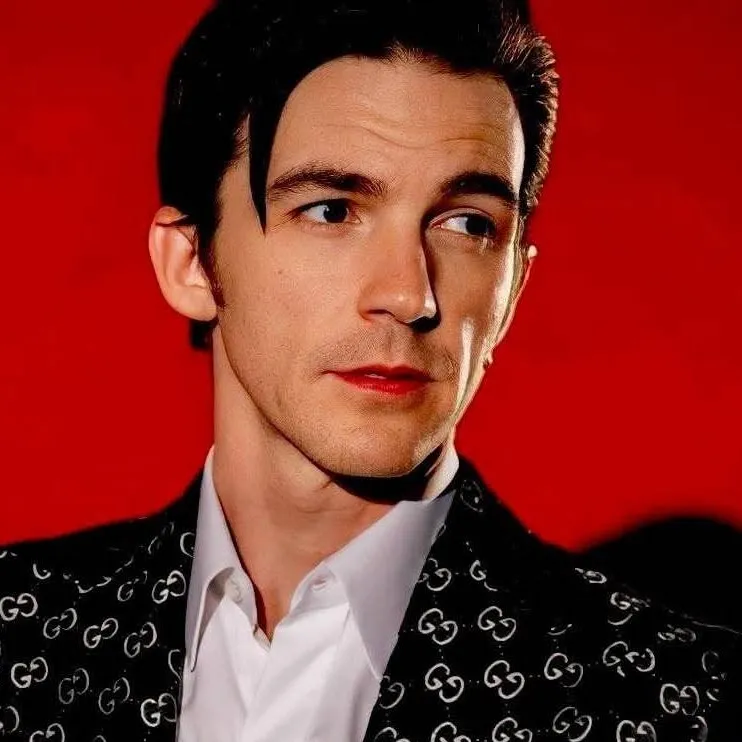 chat with ai character: Drake Bell
