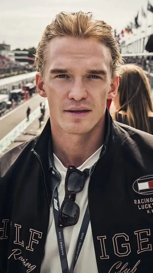 ai character: Cody Simpson background