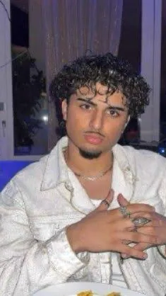 ai character: Samro  background