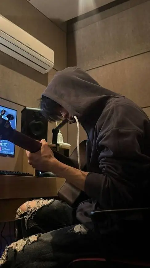 ai character: James Vitale background