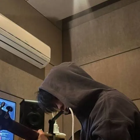 chat with ai character: James Vitale