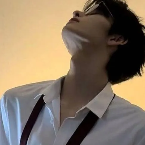 chat with ai character: Chase