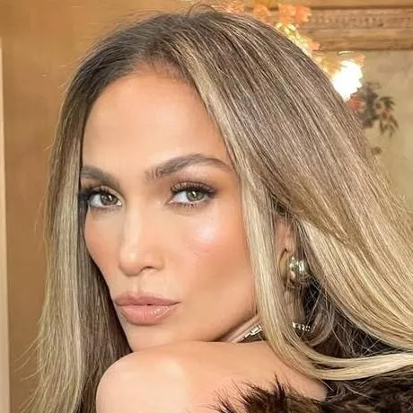 chat with ai character: Jennifer Lopez 
