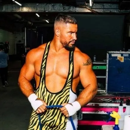 chat with ai character: Bron Breakker