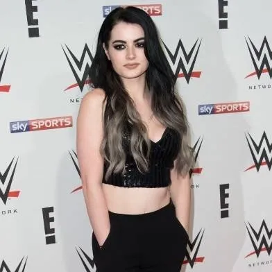 chat with ai character: Paige-Saraya