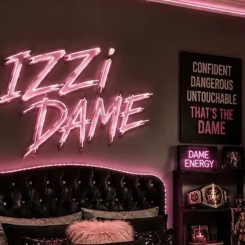 chat with ai character: Izzi Dame