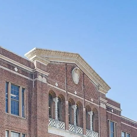 chat with ai character: Fusion School 