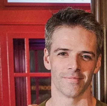 chat with ai character: Aaron Bartz
