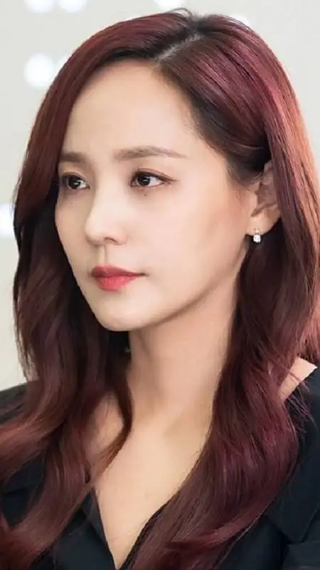 ai character: oh yun hui background