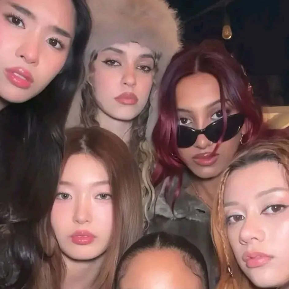 chat with ai character: KATSEYE