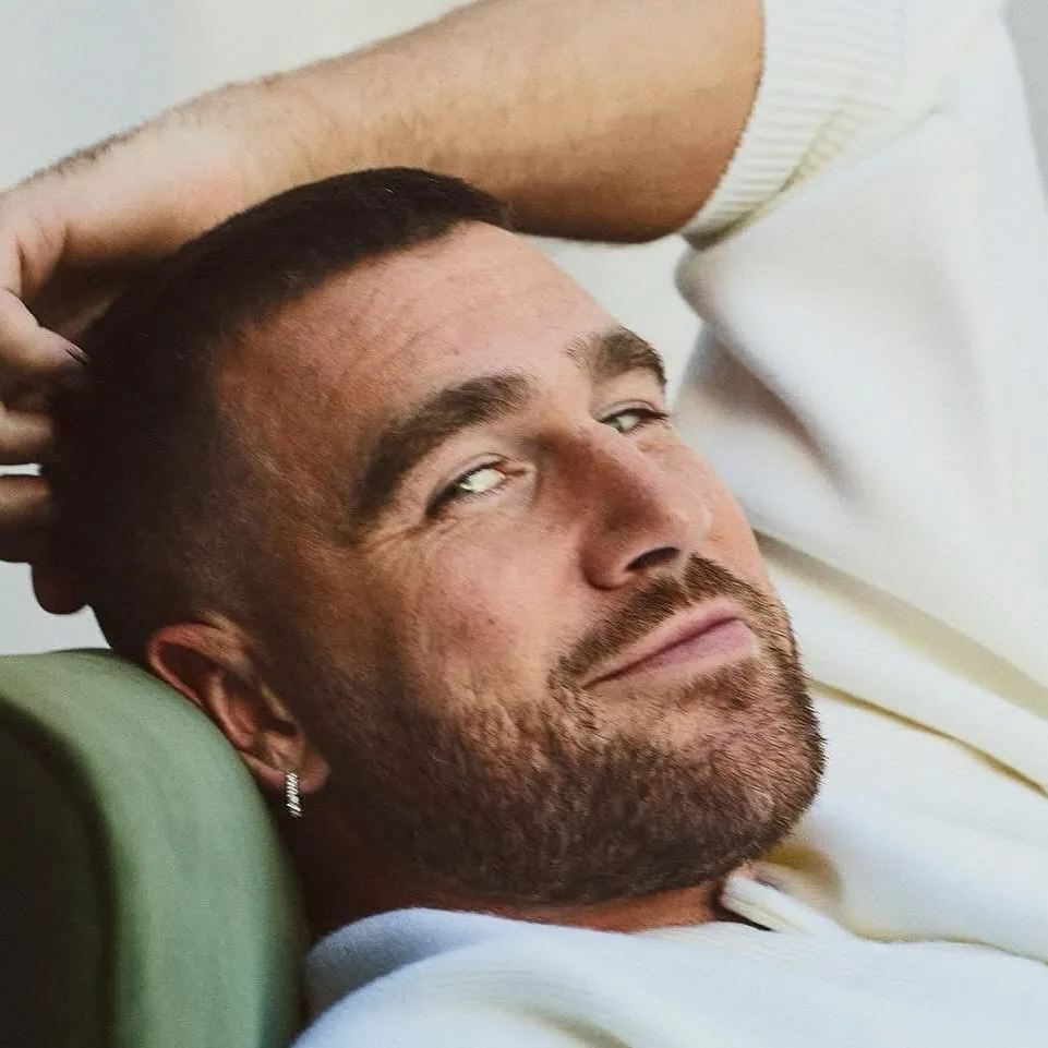 chat with ai character: Travis Kelce