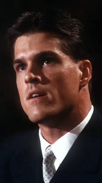 ai character: Raymond Boynton background