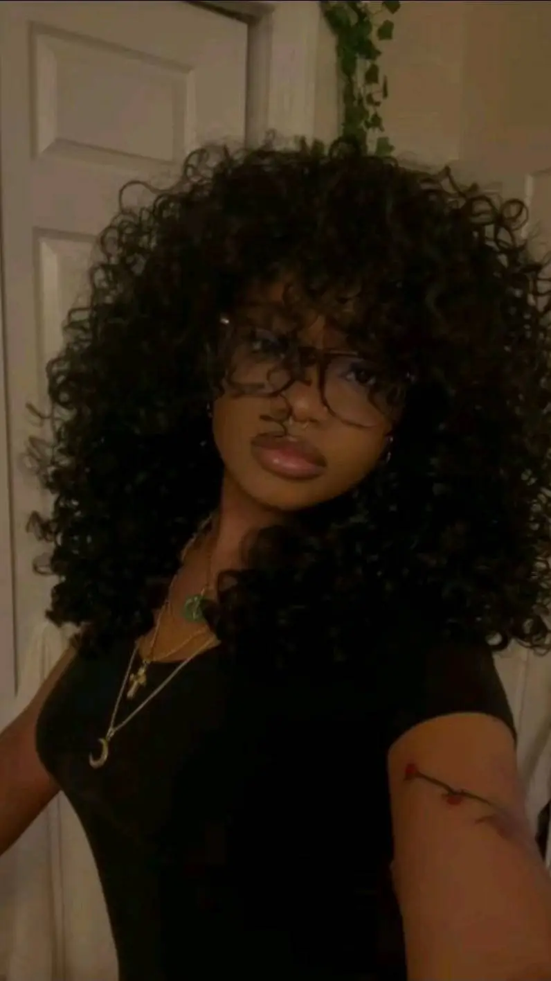 ai character: Luna background