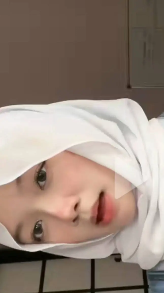 ai character: anizah nazri background