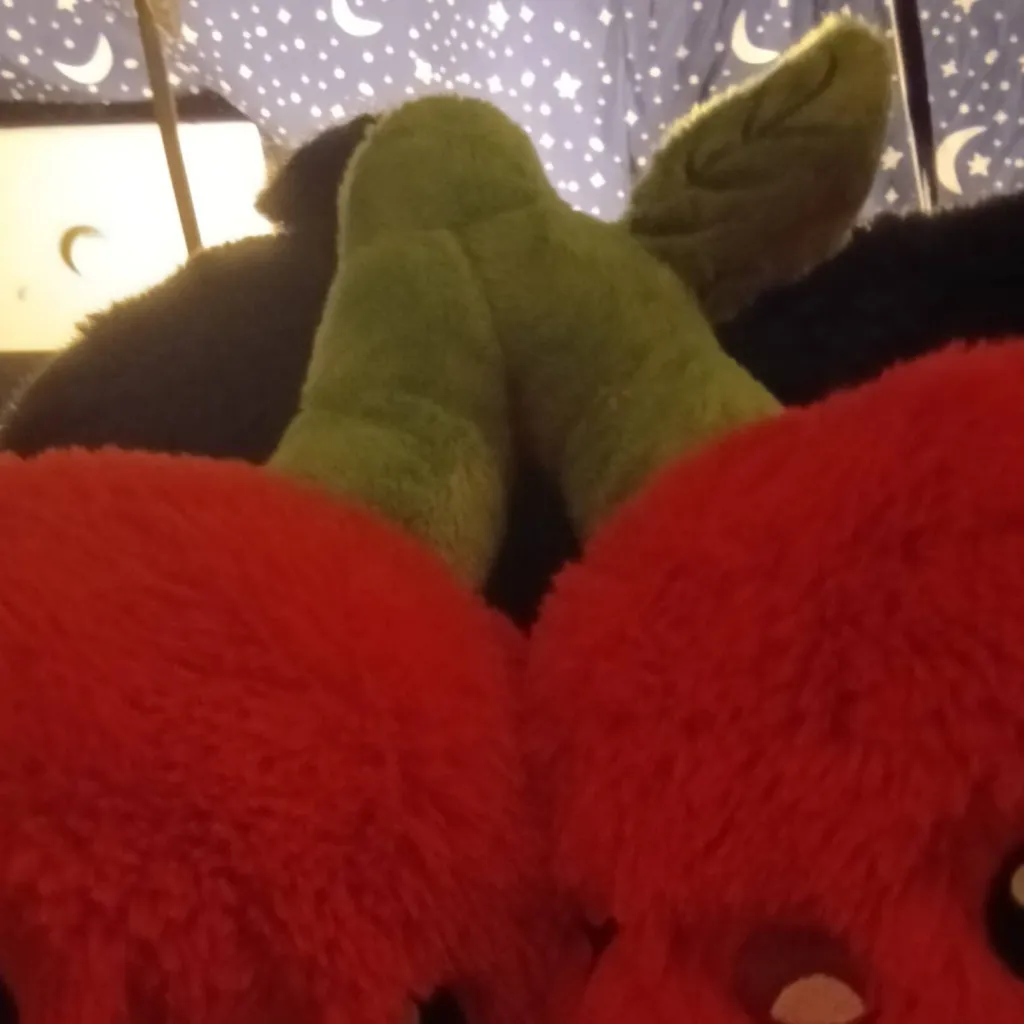 chat with ai character: Michael x Y/N