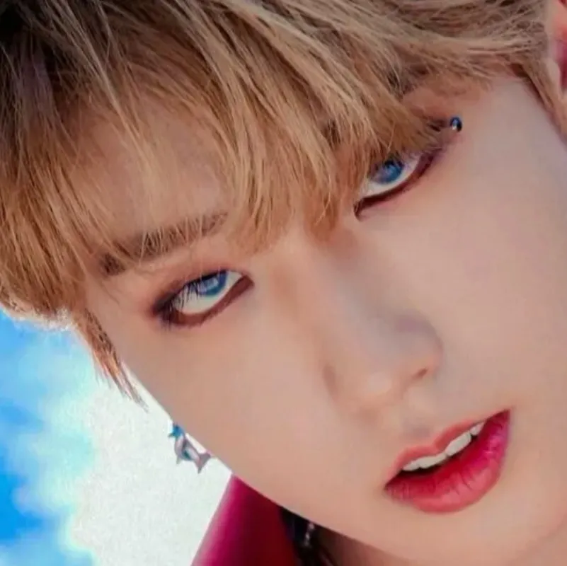 chat with ai character: Stray kids! (skz)